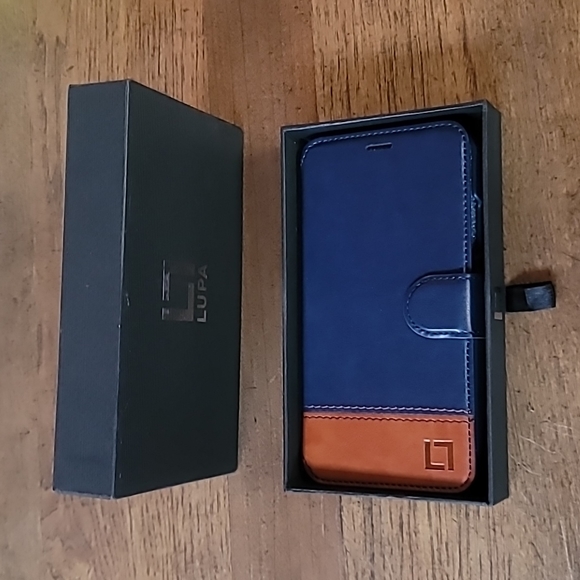 Phone case - Picture 4 of 6